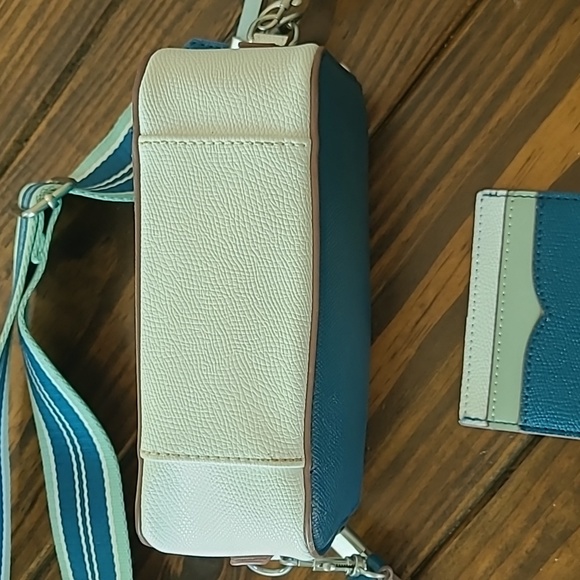 Small camera bag with guitar strap - Picture 5 of 9